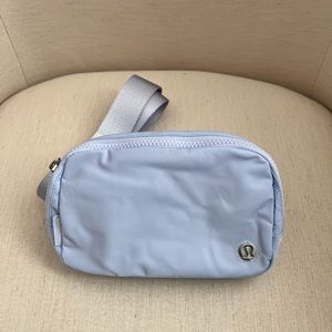 Lululemon Everywhere belt bag (NWT)